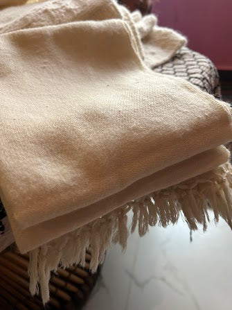 Handwoven Traditional Pankhi Blanket crafted by women artisans in Darkot Village, Munsyari, Uttarakhand.